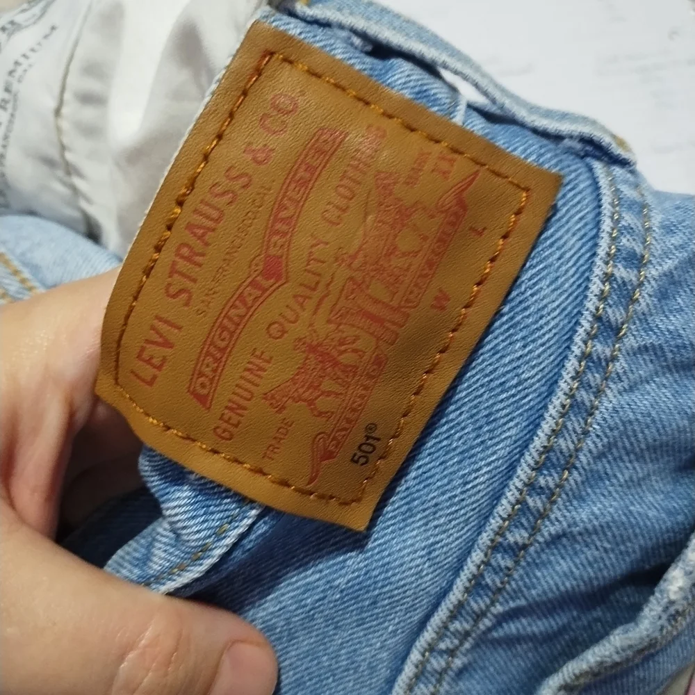Levis Premium 501 Button Fly Raw Hem Destructed Beach Vacation Shorts Sz 29‎